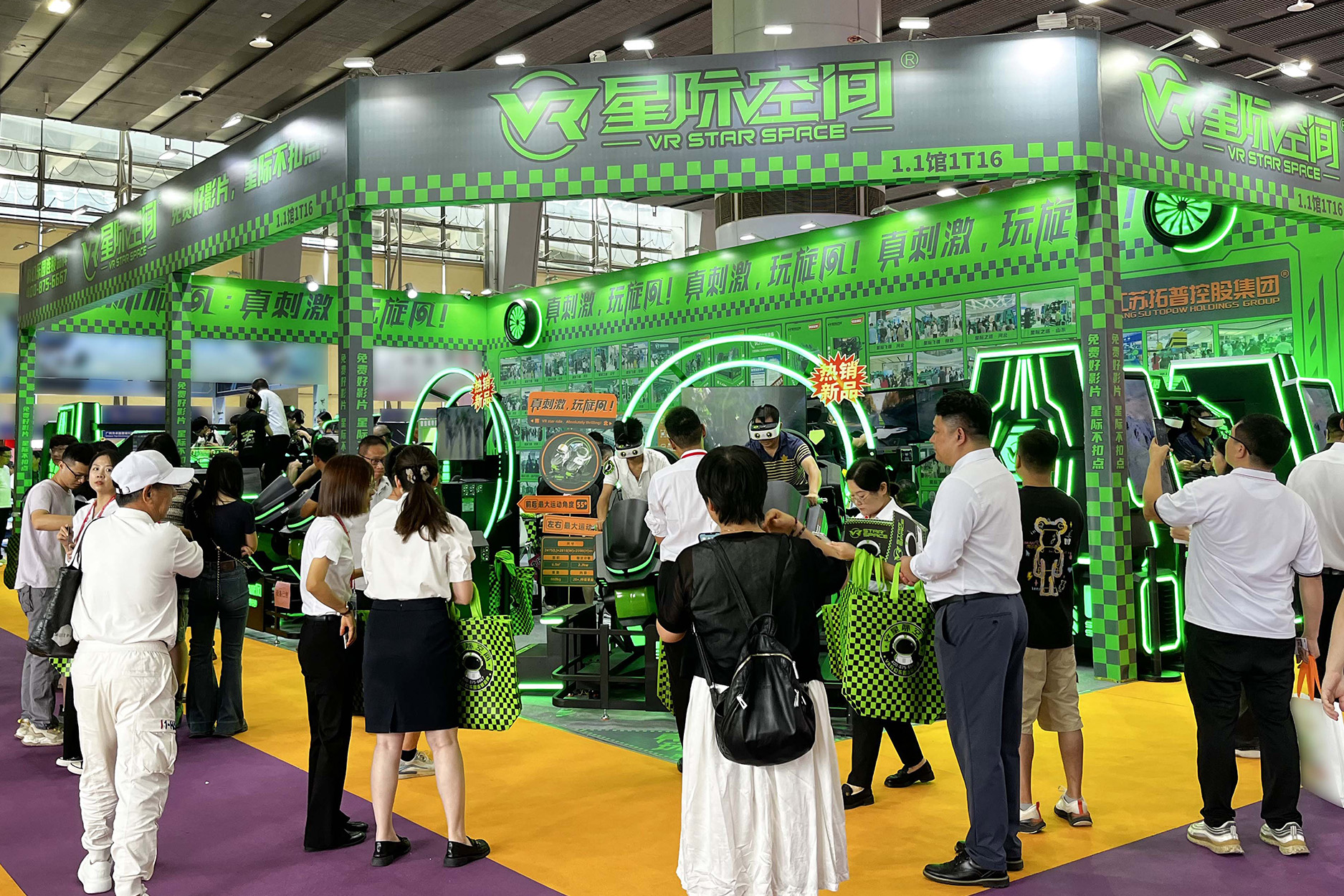 星际空间 VR 体验馆的设备在同行业中处于中上游水平？