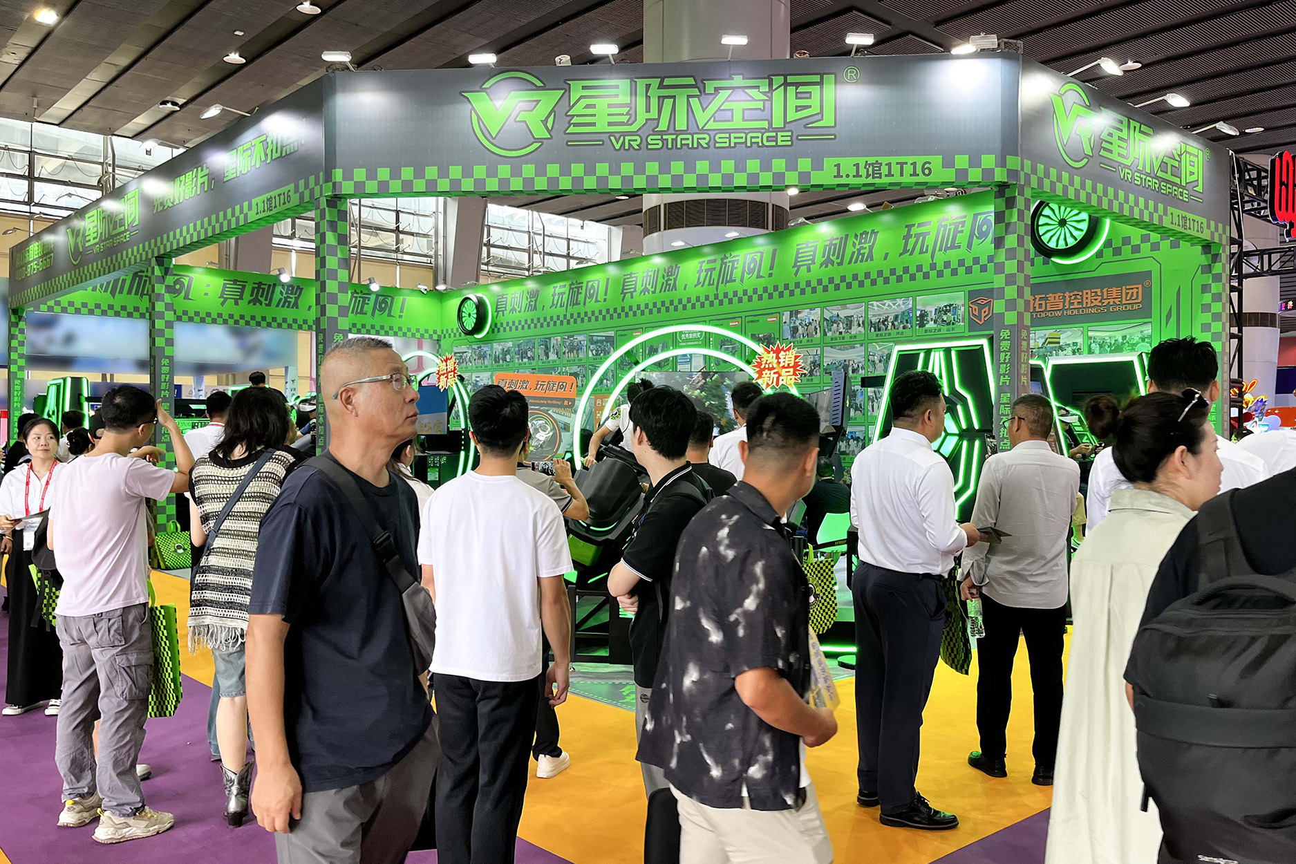 星际空间 VR 体验馆的设备为什么吸引这么多的客户？