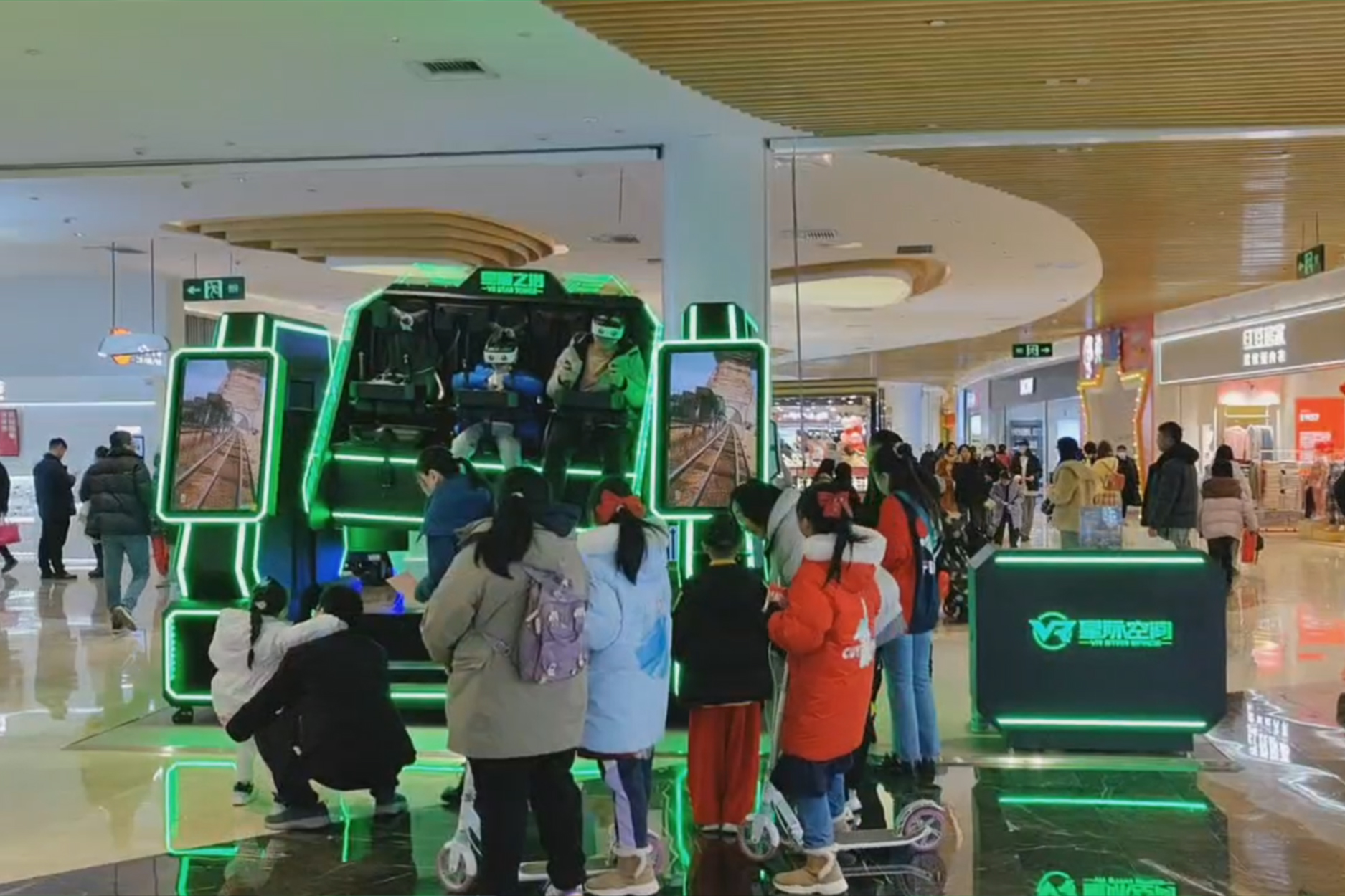 VR 体验馆加盟成本是多少？VR 星际空间帮你算清账