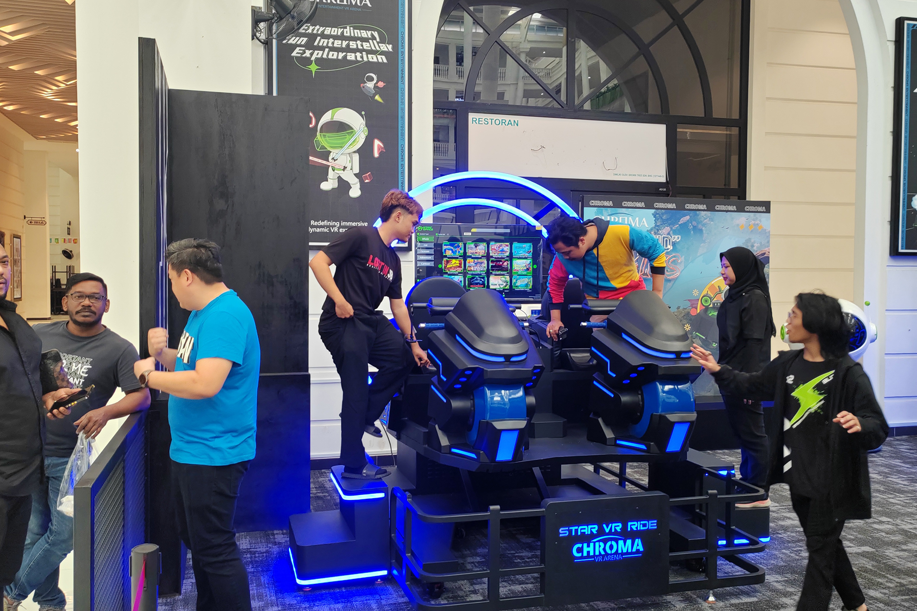 《星际空间：VR体验馆的宇宙传奇，等你来续写》