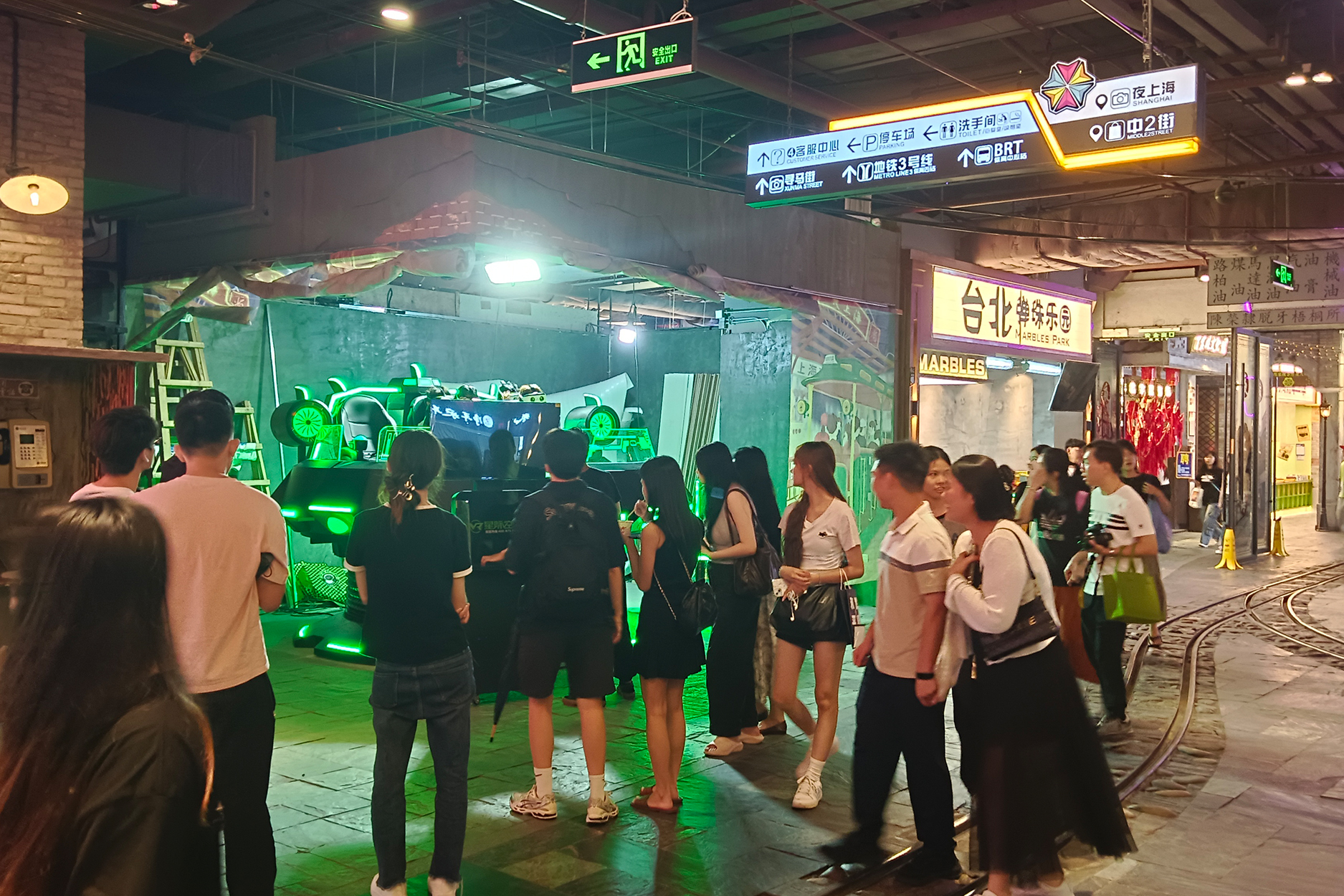 《星际空间：VR体验馆的宇宙传奇，书写商业新篇章》