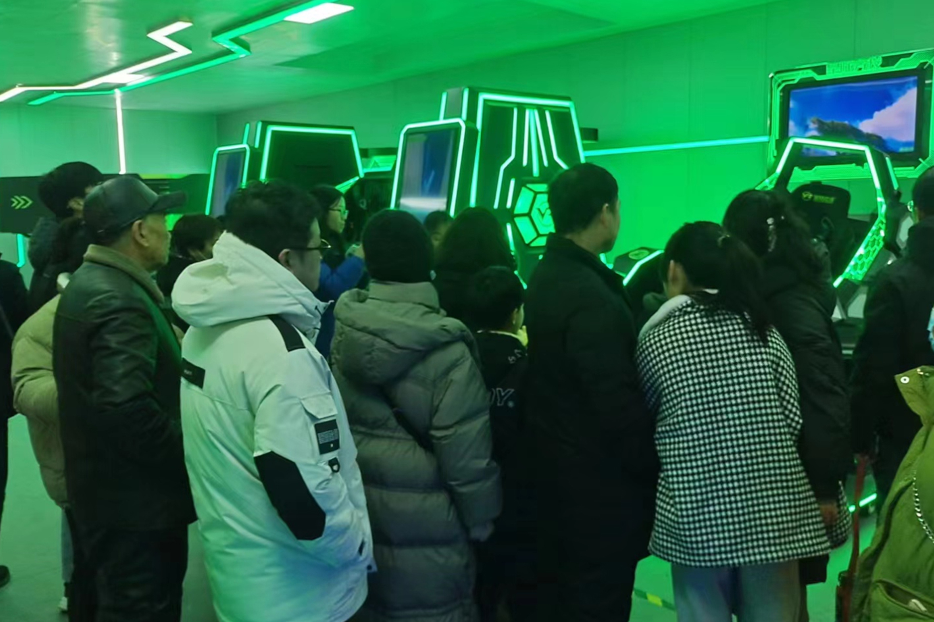加盟星际空间 VR 体验馆，开启财富新征程