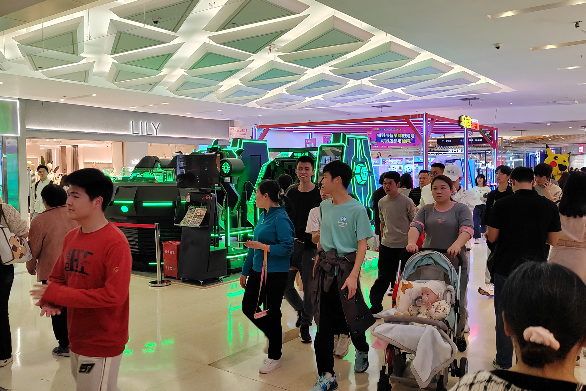 VR 星际旋风：家庭欢乐的星际引擎