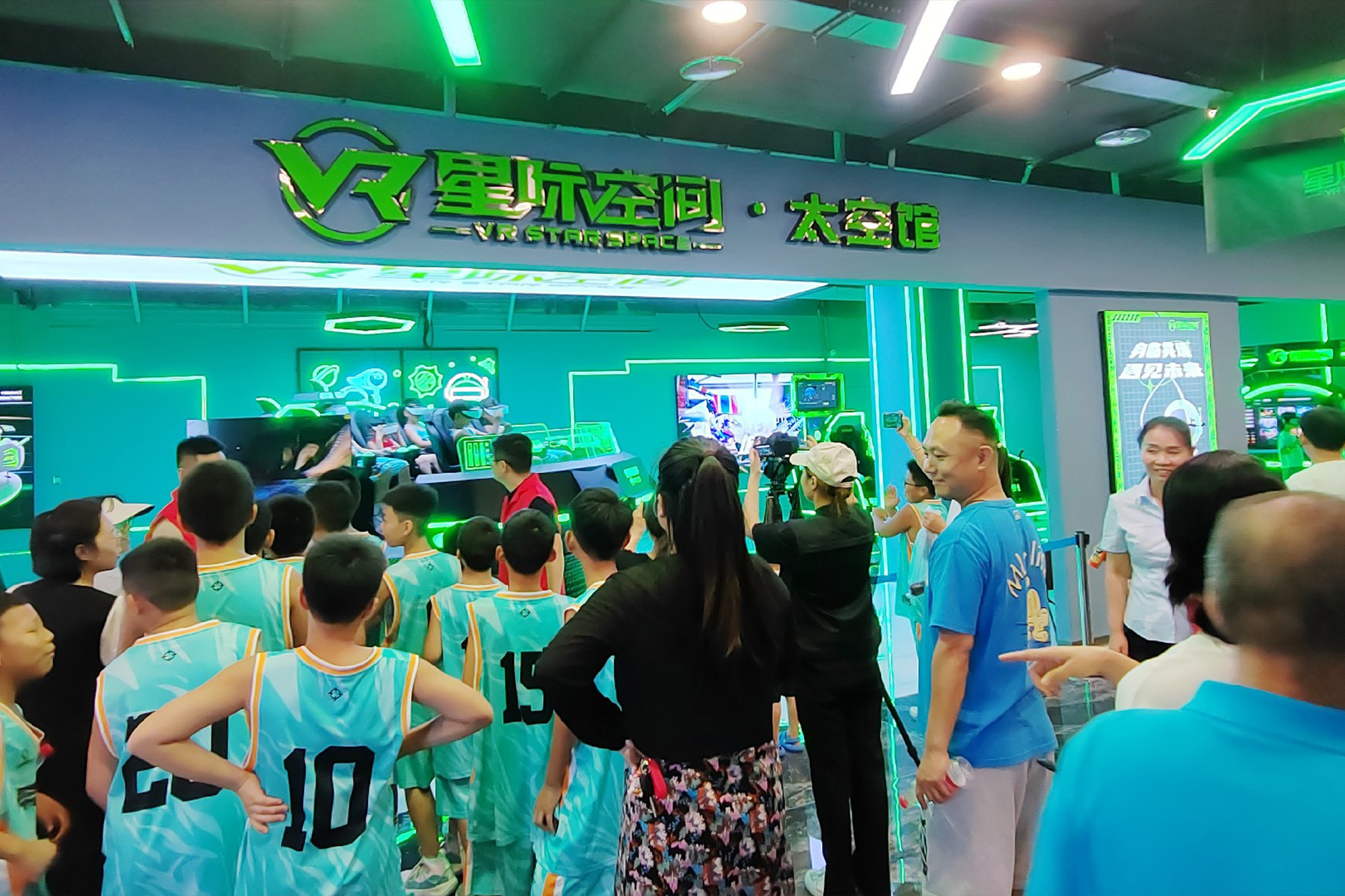 星际空间VR：开启未来娱乐的星际之门