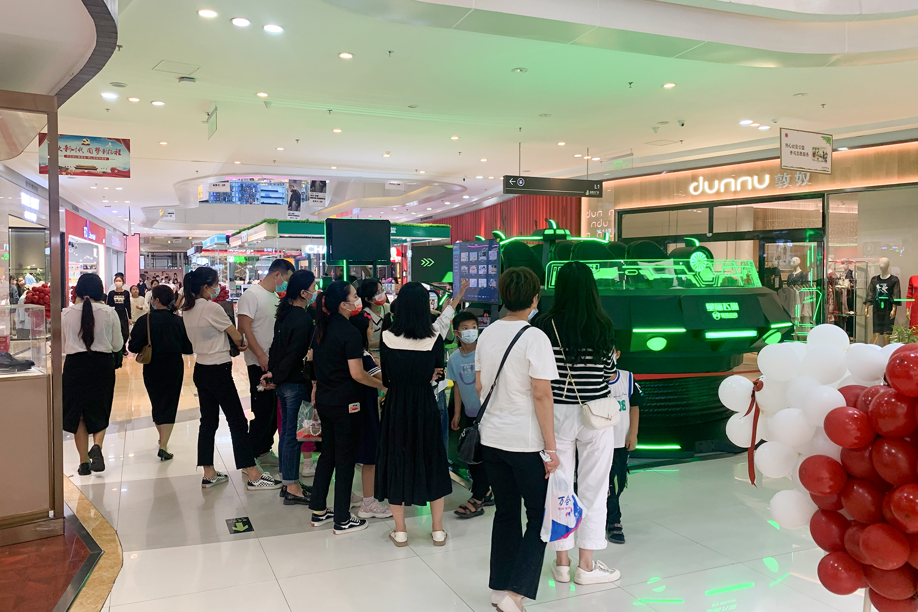 VR星际空间：穿梭未来，开启沉浸式娱乐新纪元