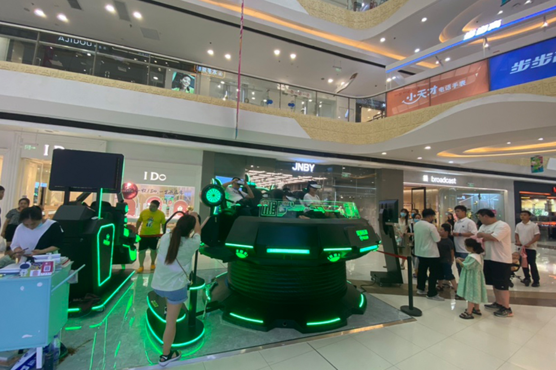 VR星际空间：感受星际的震撼与刺激！