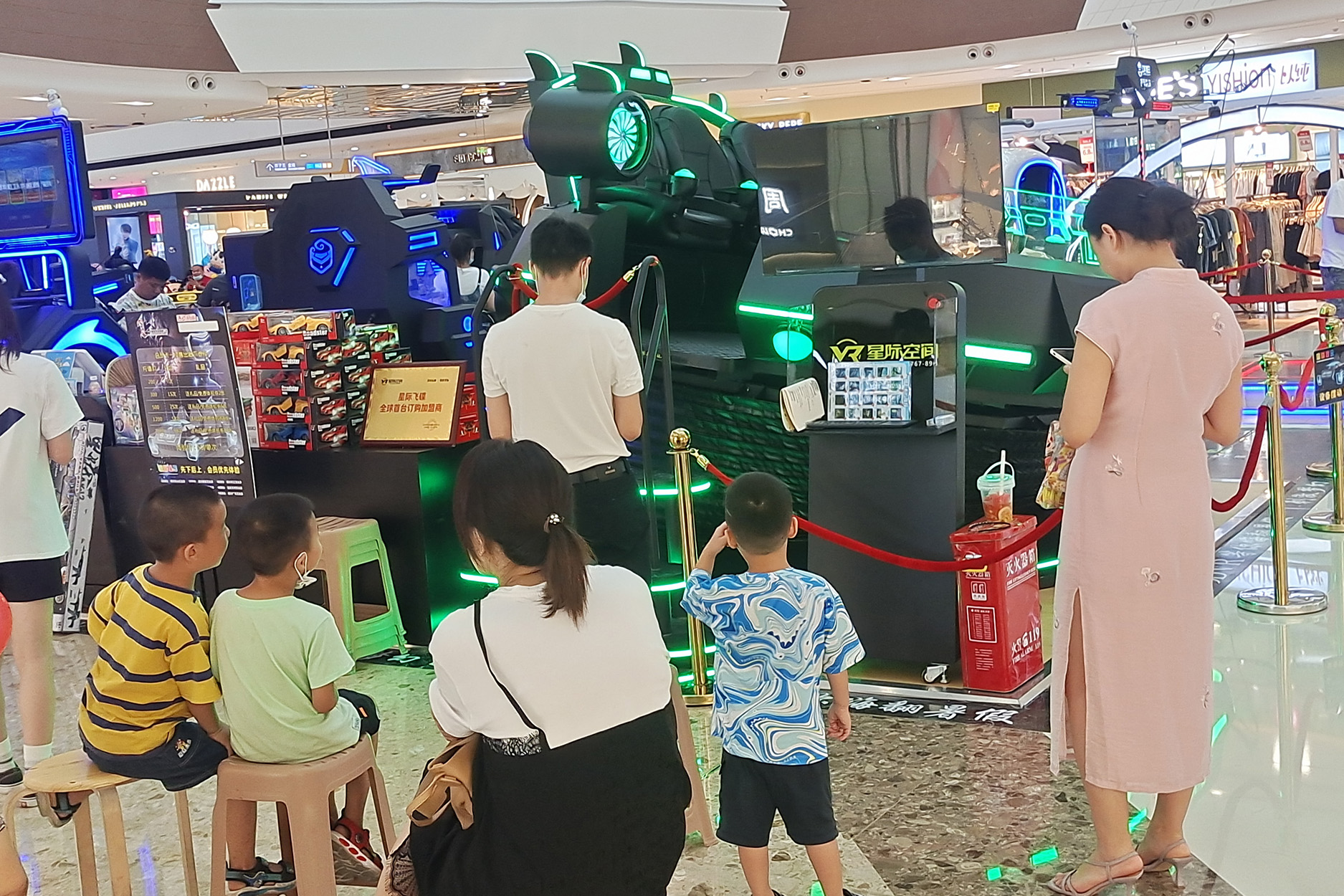 《星际空间：VR展馆的全球霸主，开启宇宙新纪元》