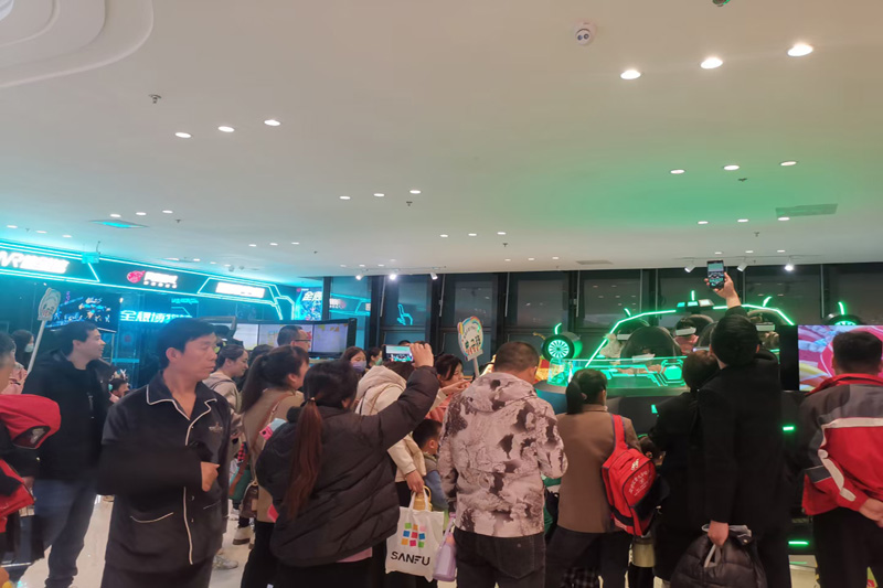 VR 设备价格之谜：星际空间游乐的门槛