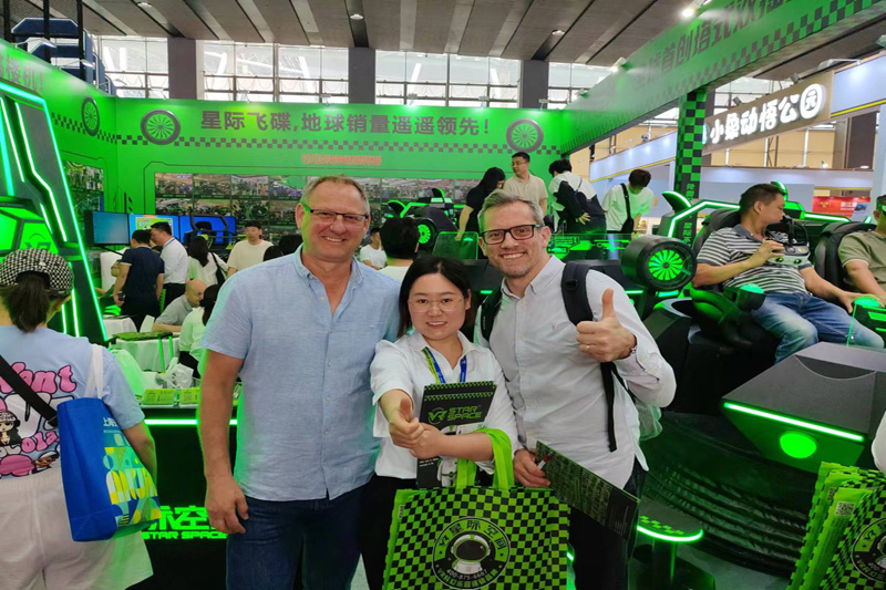 家庭娱乐升级：星际空间 VR 体验馆让孩子探索宇宙奥秘