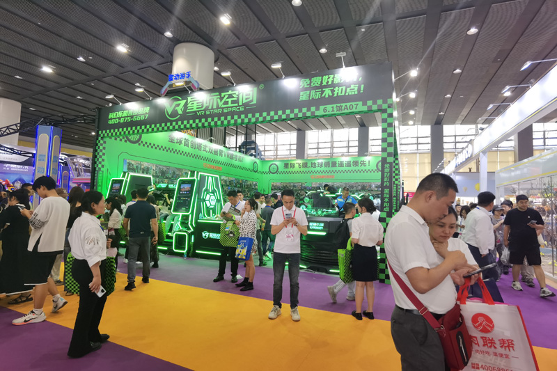 《VR 设备的多样化应用与星际空间的未来展望》