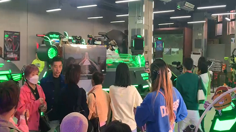 从 “普通乐园” 到 “网红打卡地”，这几款 VR 设备让孩子尖叫、家长疯狂种草！