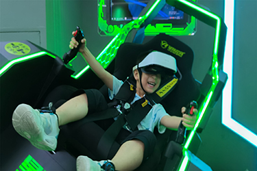 360°旋转 + 失重冲刺！星际穿梭 VR 为何让玩家跪着喊 