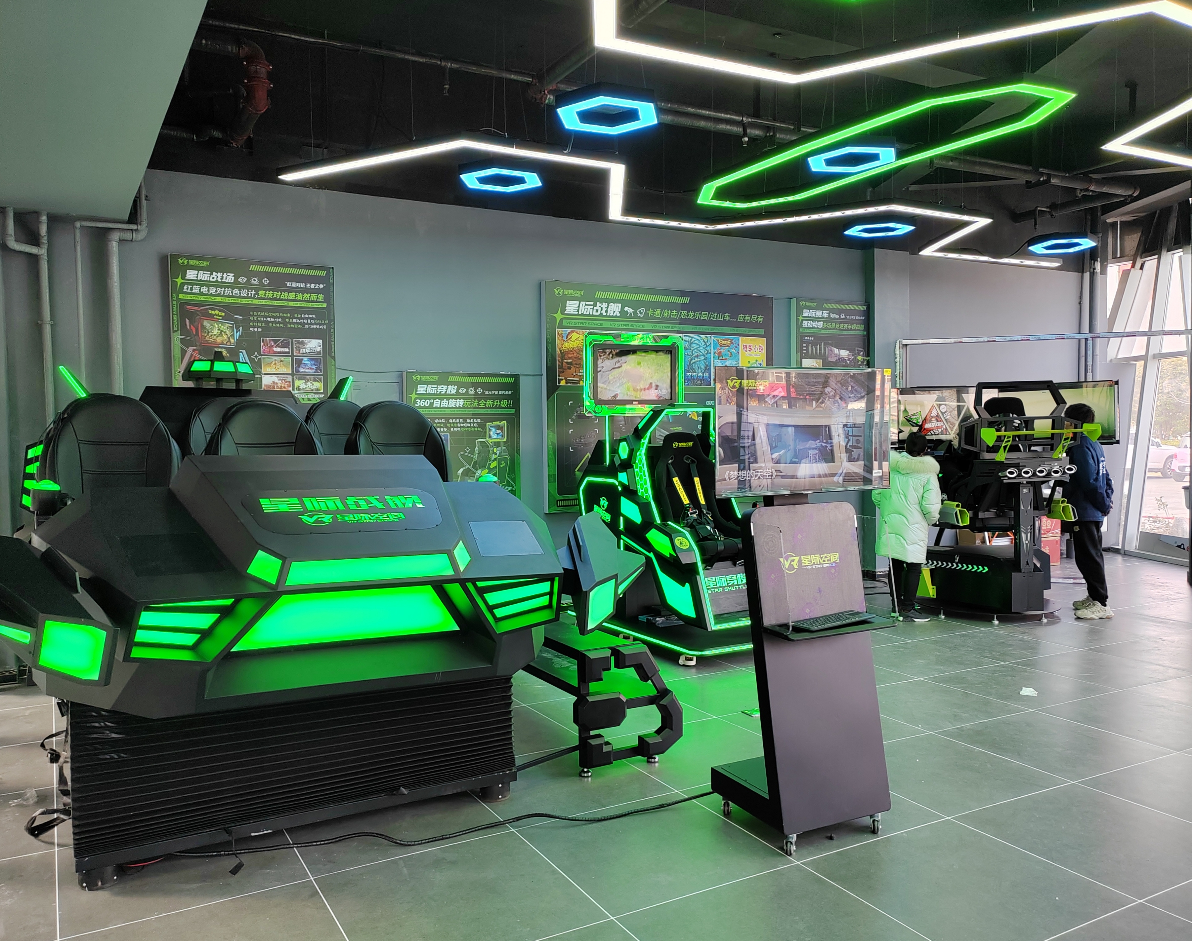 驻马店首家！星际空间VR科幻乐园整店落地，超炫酷！