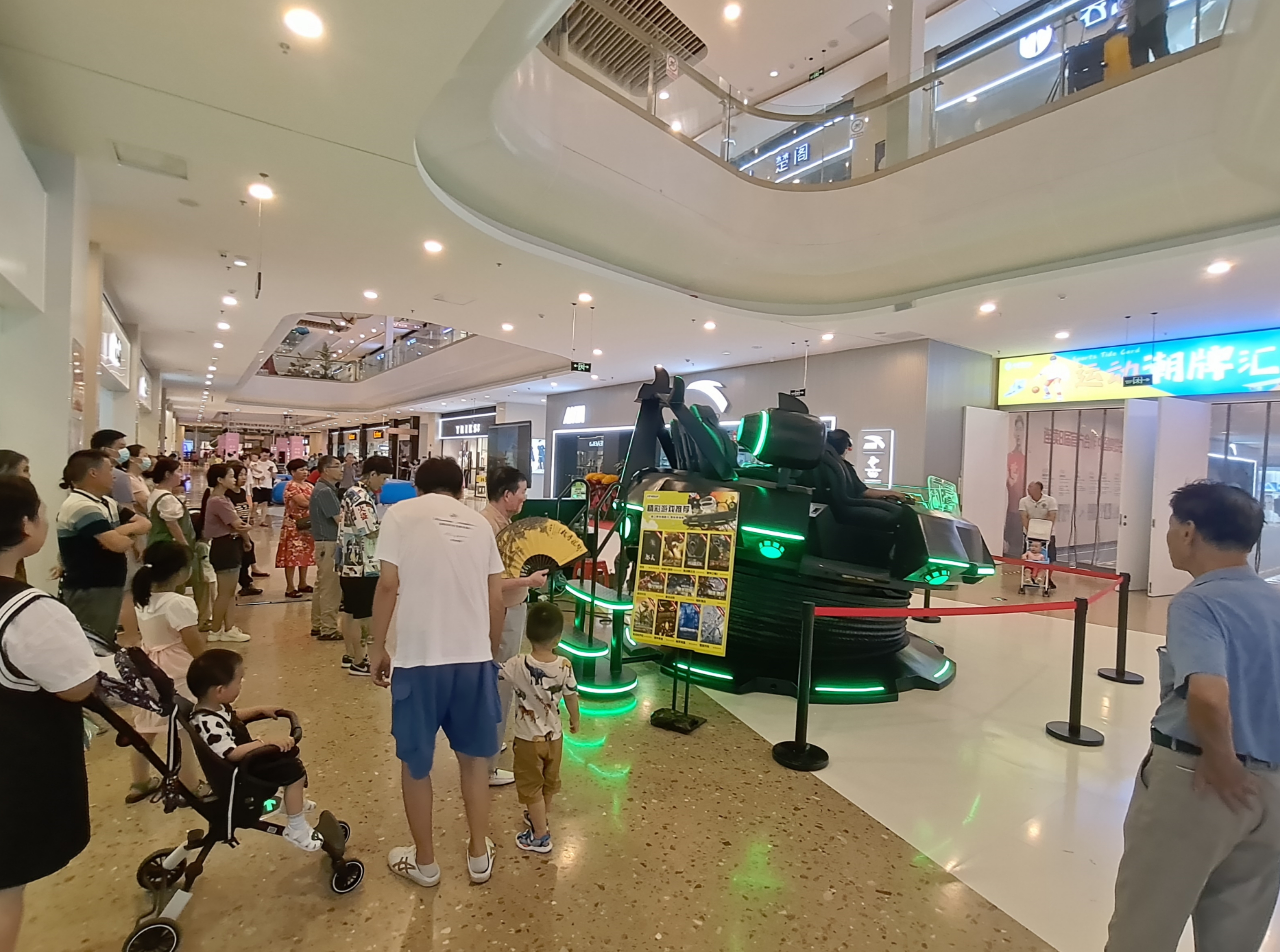 星际空间湖北黄冈店火爆场景