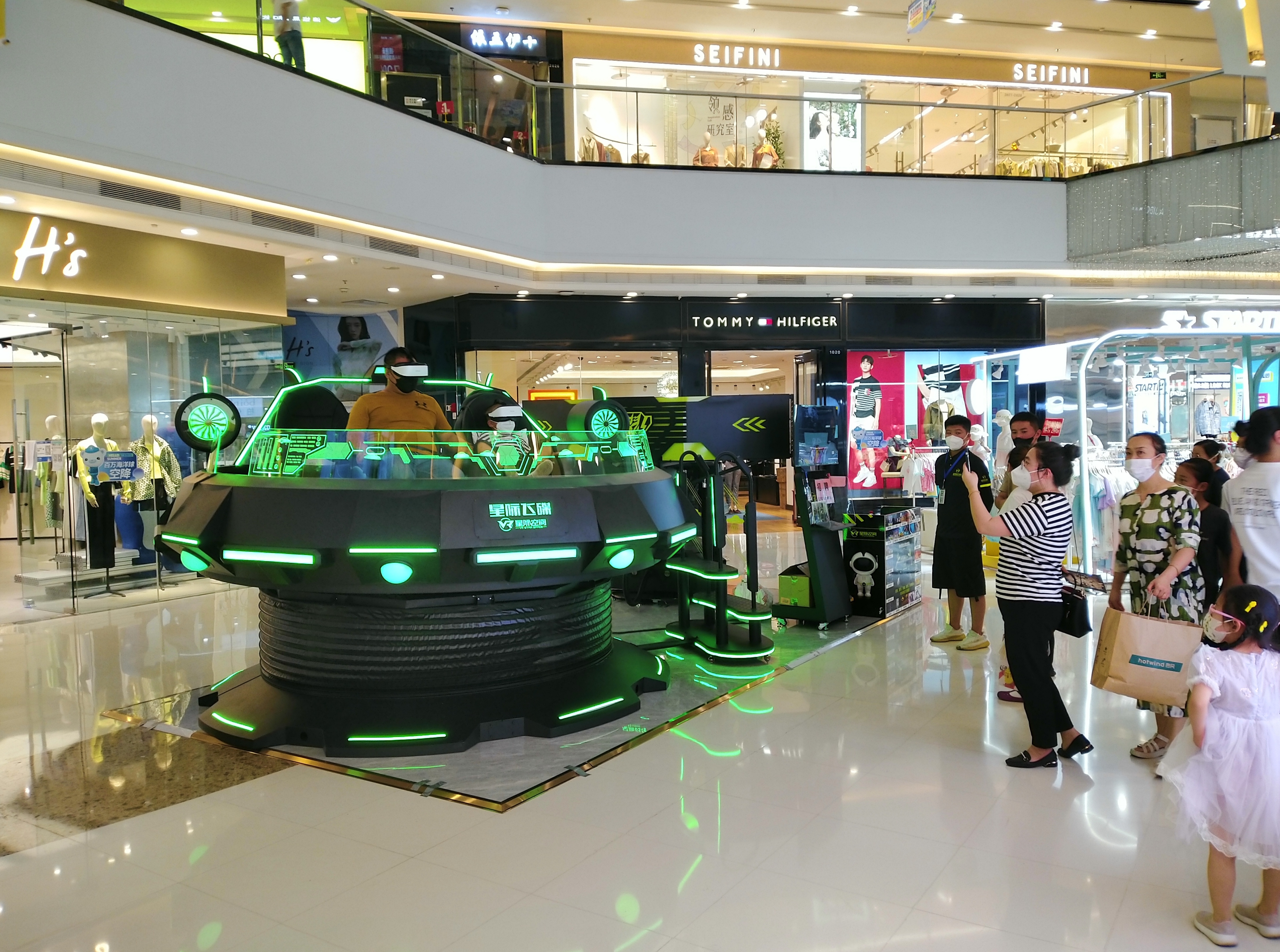 星际空间甘肃兰州店火爆场景