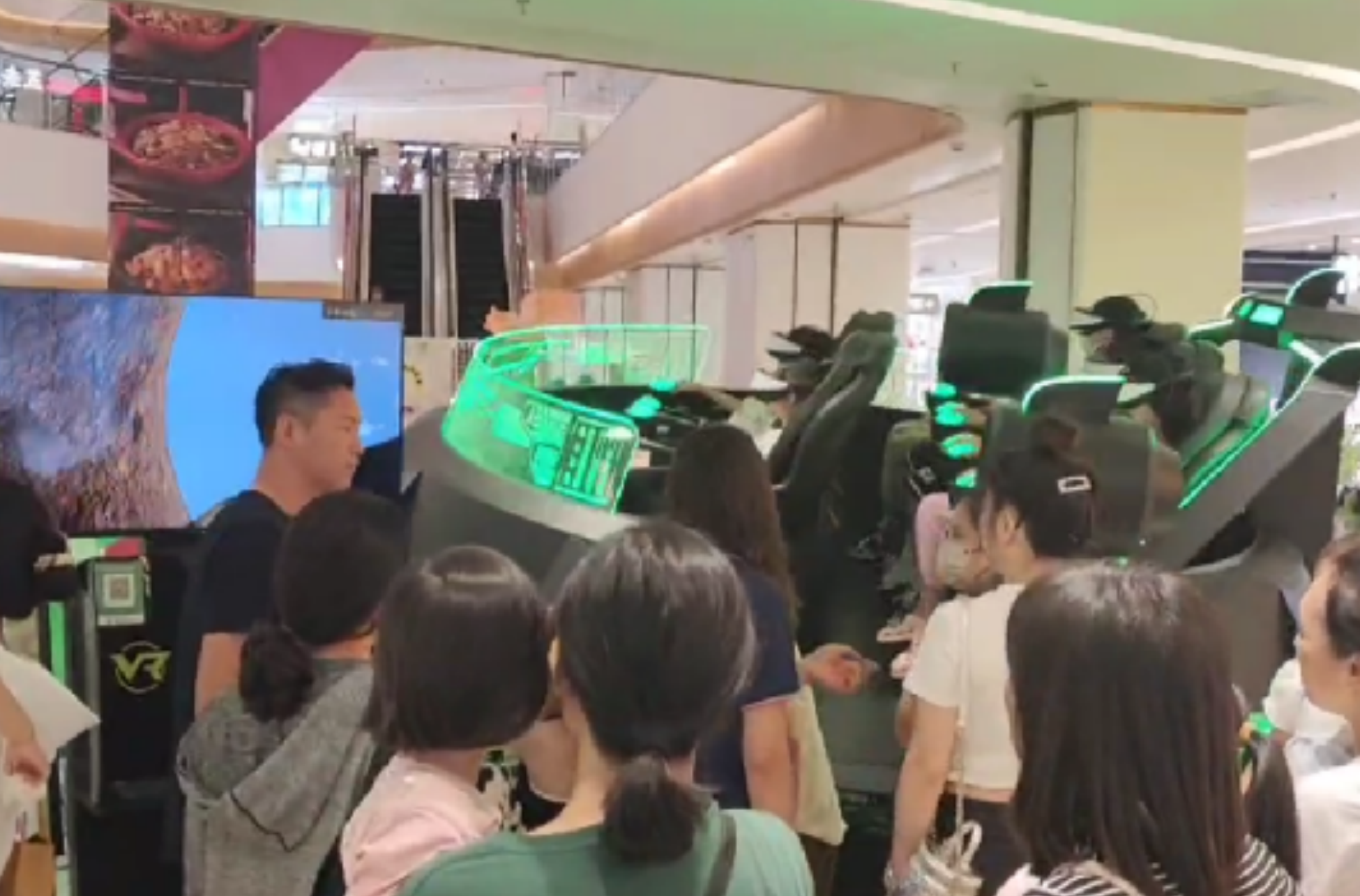 机长副业干起了VR乐园，6个月连开6家店！