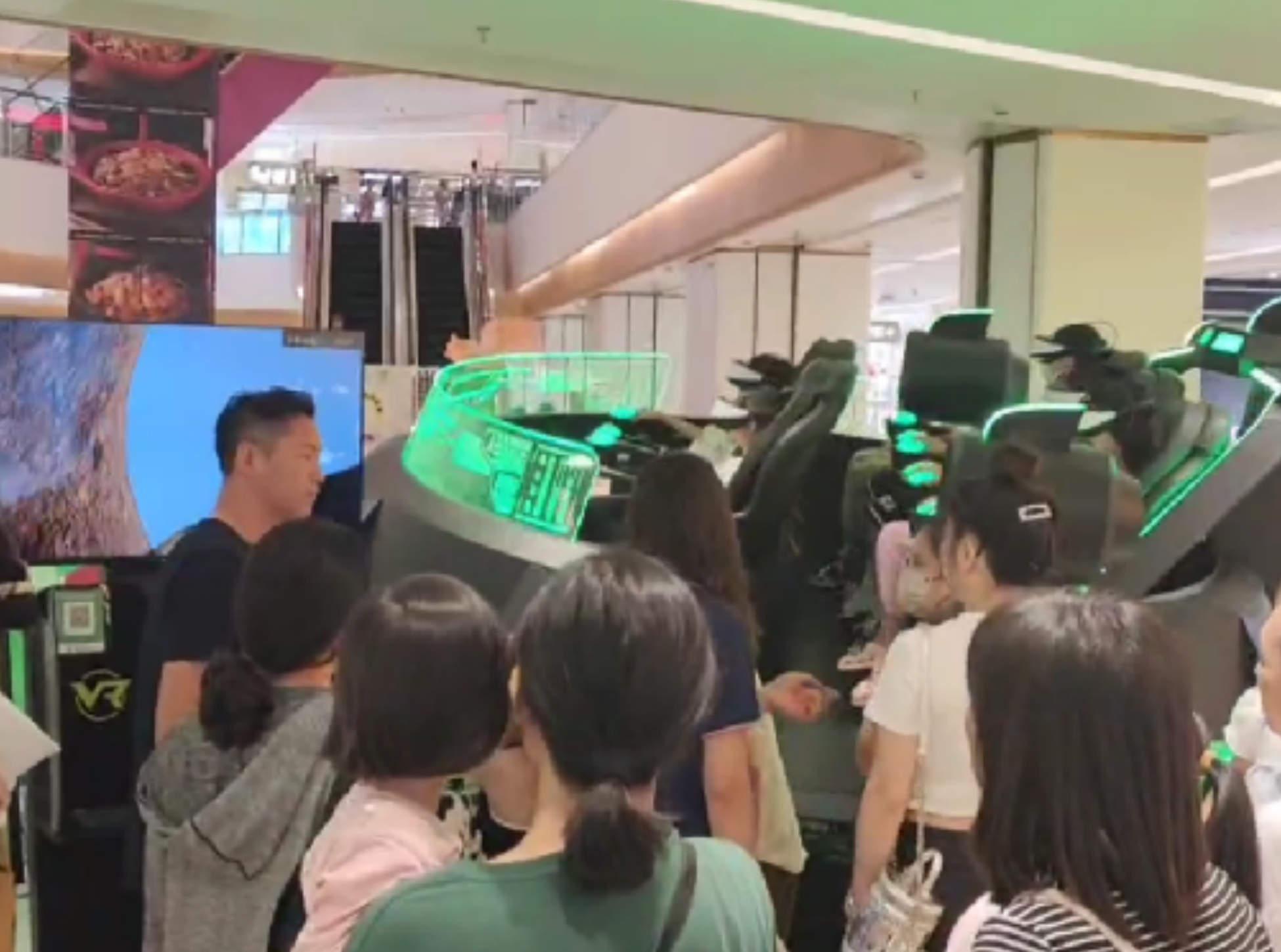 机长副业干起了VR乐园，6个月连开6家店！