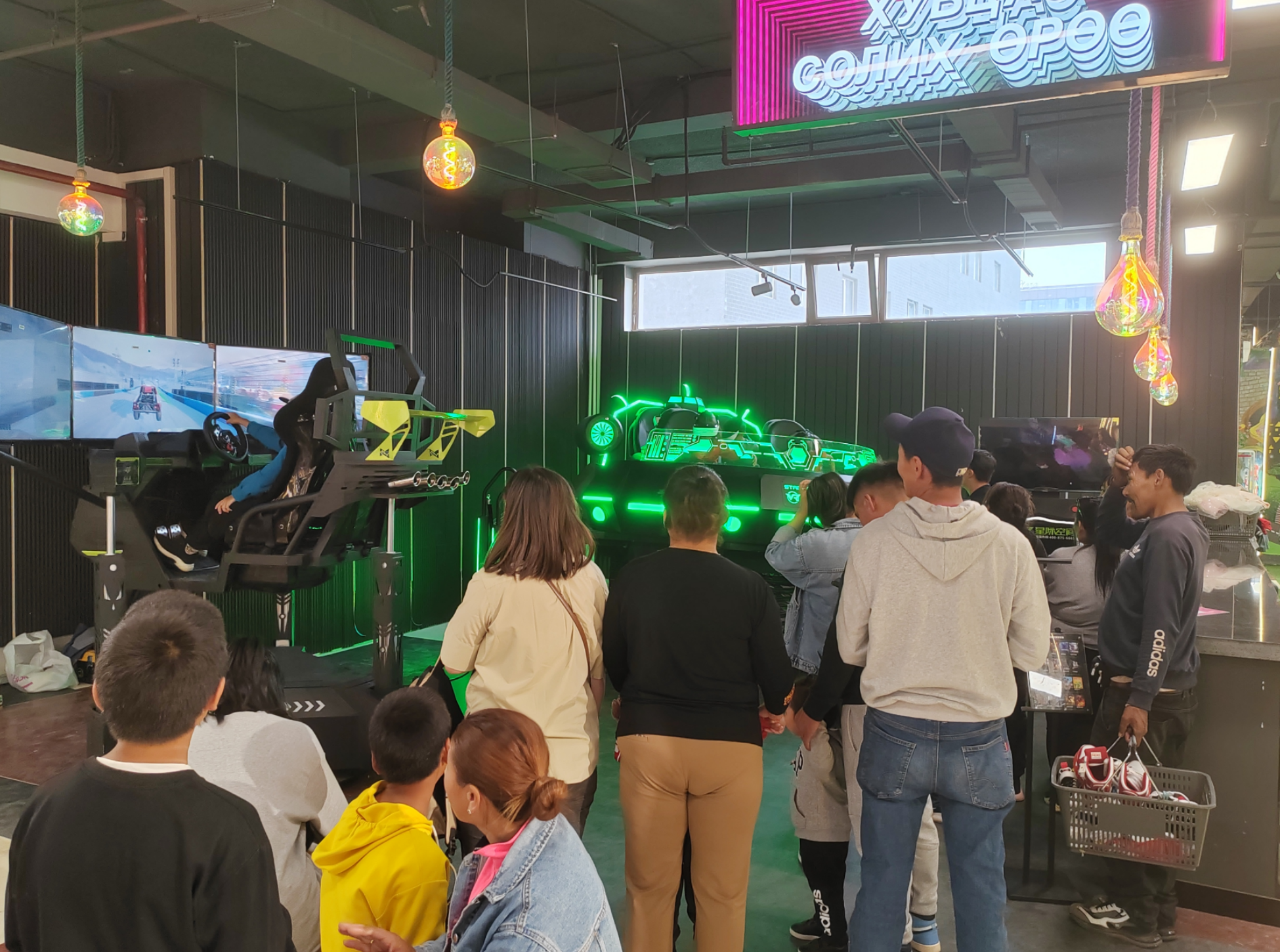乌兰巴托首家！这家VR科幻乐园2个月成功落地，火爆出圈！