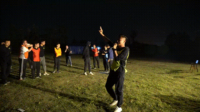 14 00_00_00-00_00_30.gif